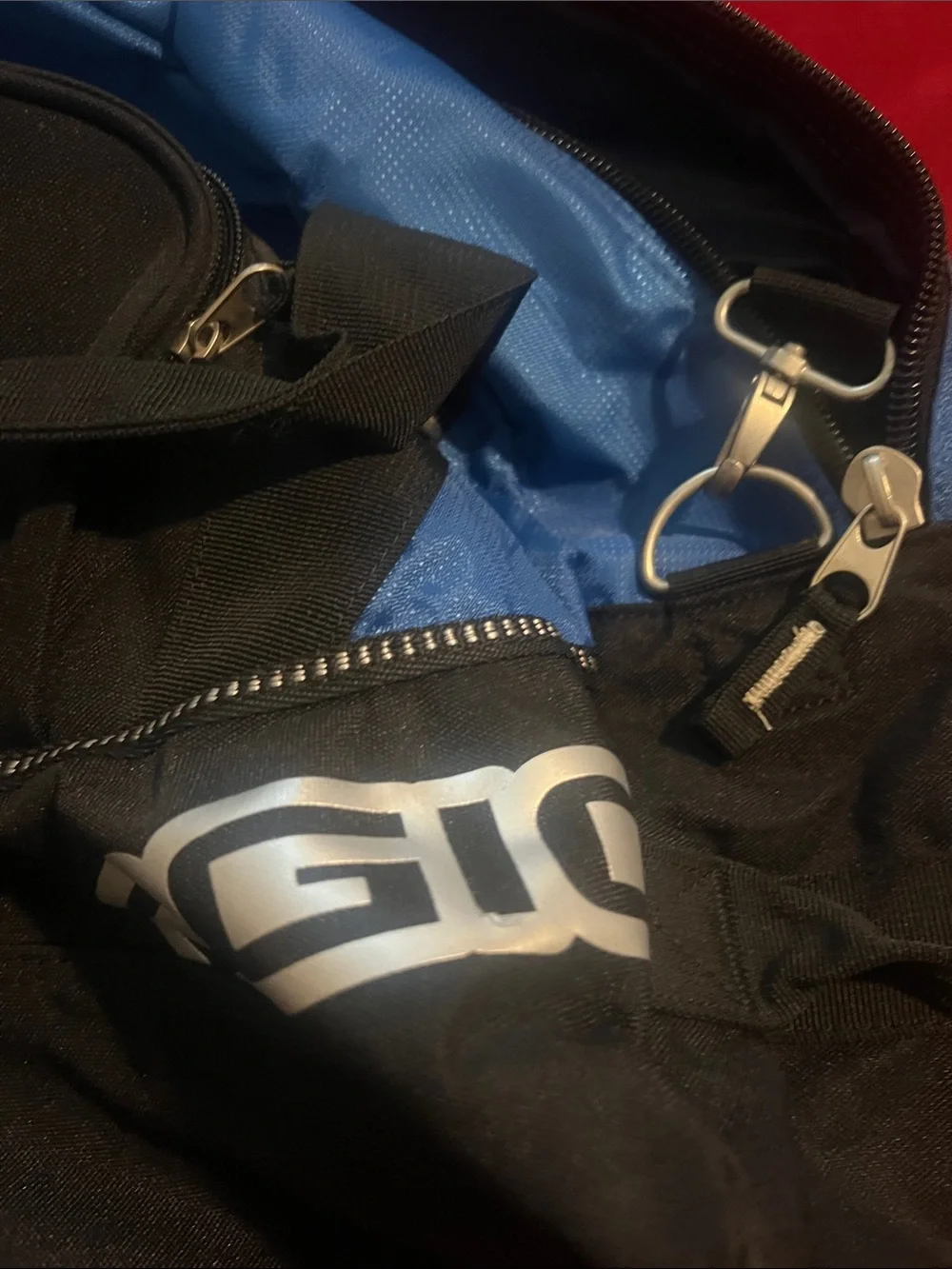 OGIO Samsung Blue and Black Sport Duffel with Removable blanket - Picture 8 of 13